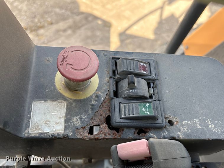 image for item EA7118 2016 Case SV212 single drum vibratory roller