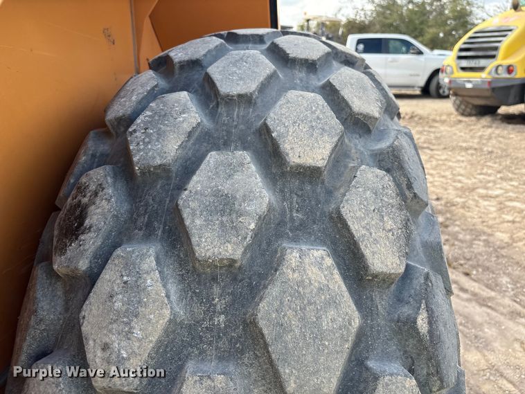 image for item EA7118 2016 Case SV212 single drum vibratory roller