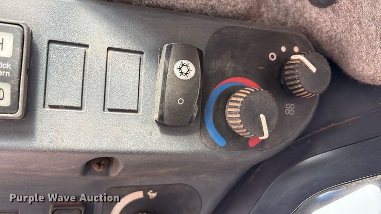 image for item EA7874 2012 John Deere 320D skid steer loader