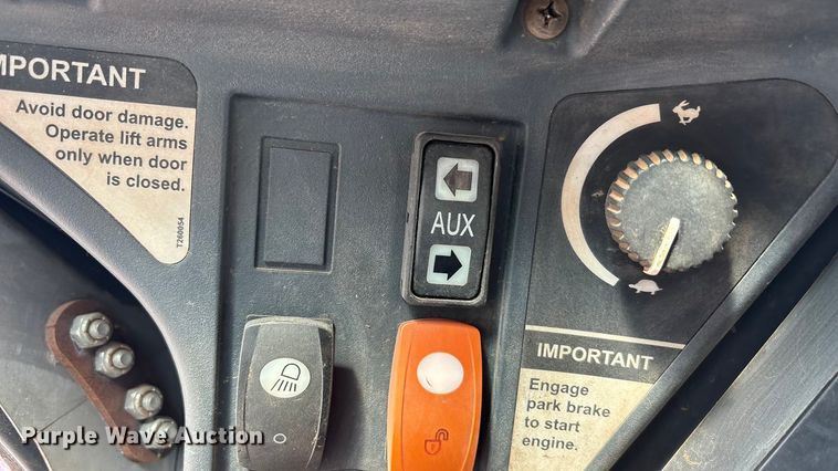 image for item EA7874 2012 John Deere 320D skid steer loader