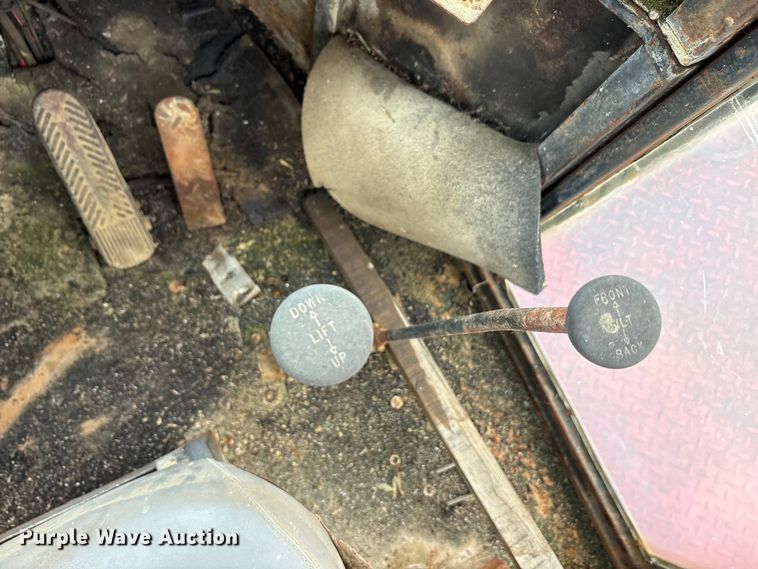 image for item EA7880 1977 Taylor T-958 wheel loader