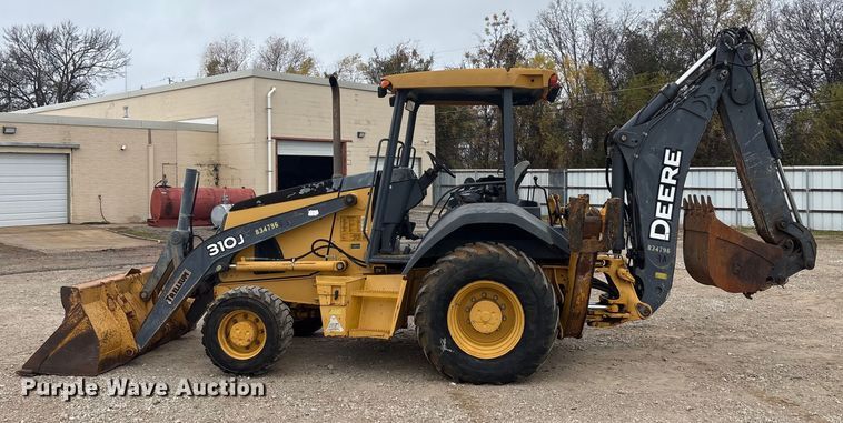 image for item EA7900 2010 John Deere 310J backhoe