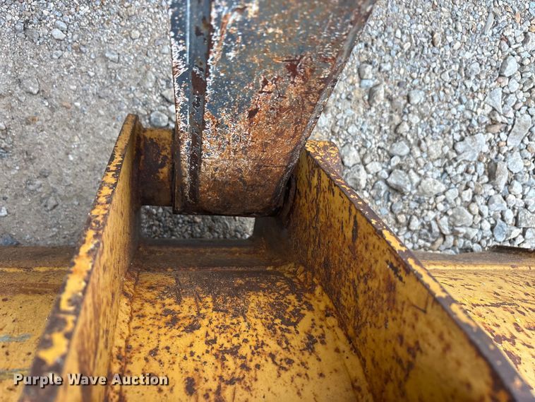 image for item EA7900 2010 John Deere 310J backhoe