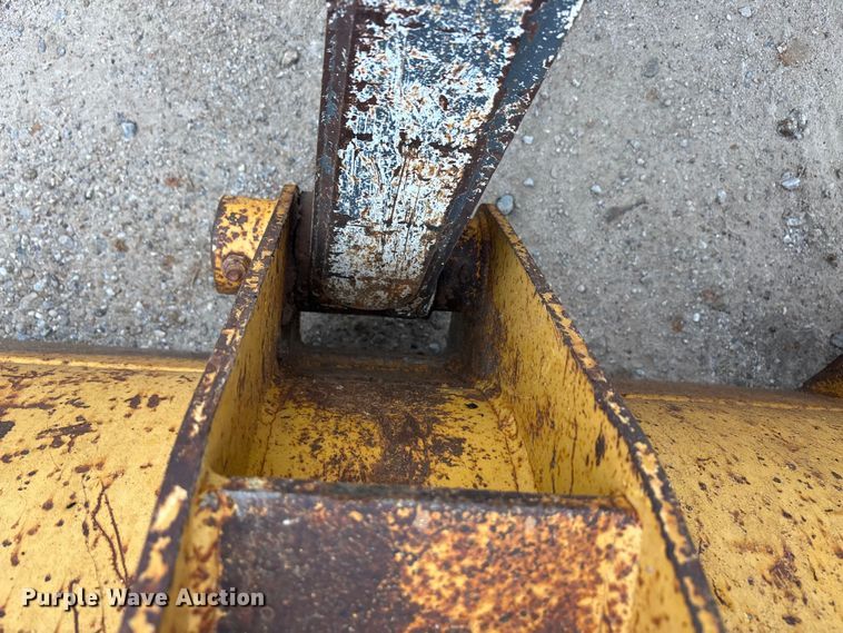 image for item EA7900 2010 John Deere 310J backhoe