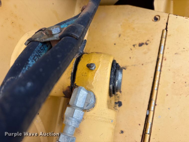 image for item EA7900 2010 John Deere 310J backhoe