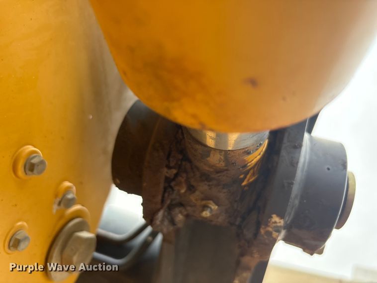 image for item EA7900 2010 John Deere 310J backhoe