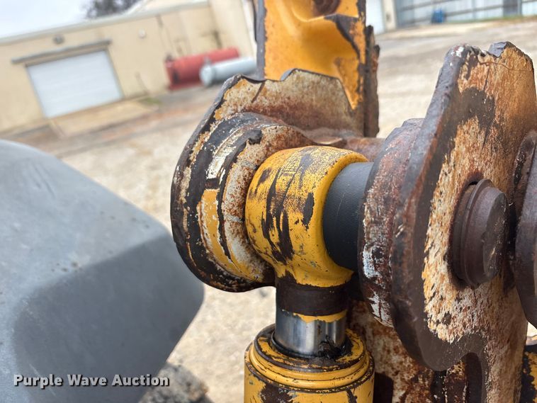 image for item EA7900 2010 John Deere 310J backhoe