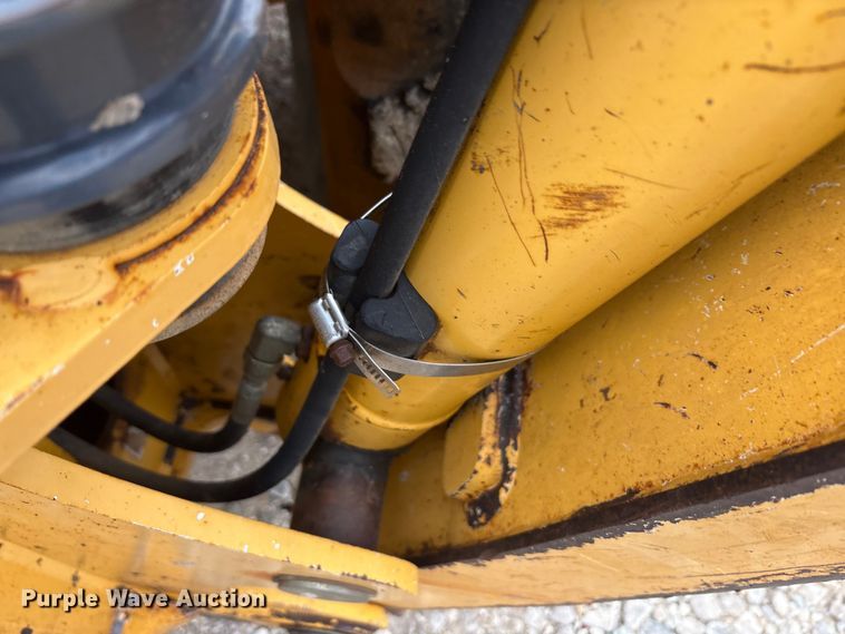 image for item EA7900 2010 John Deere 310J backhoe