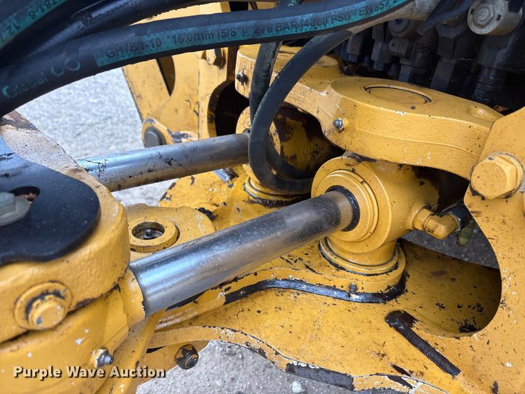 image for item EA7900 2010 John Deere 310J backhoe