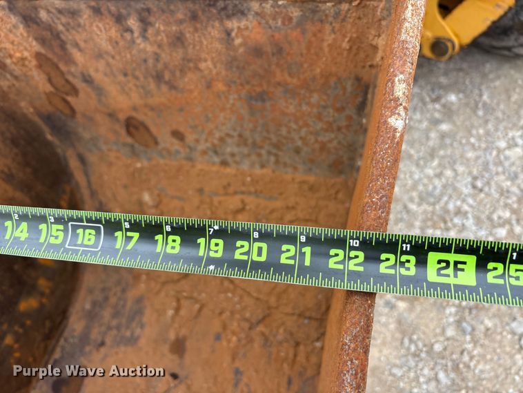 image for item EA7900 2010 John Deere 310J backhoe