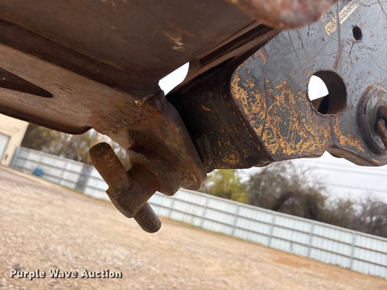 image for item EA7900 2010 John Deere 310J backhoe