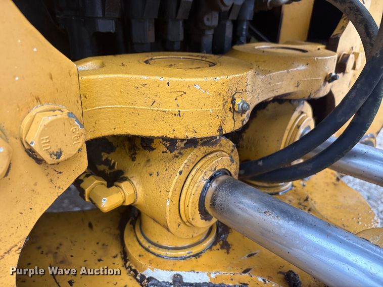 image for item EA7900 2010 John Deere 310J backhoe