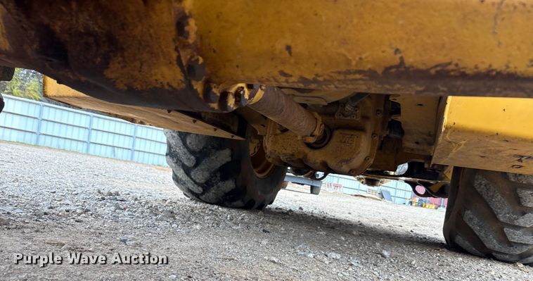 image for item EA7900 2010 John Deere 310J backhoe