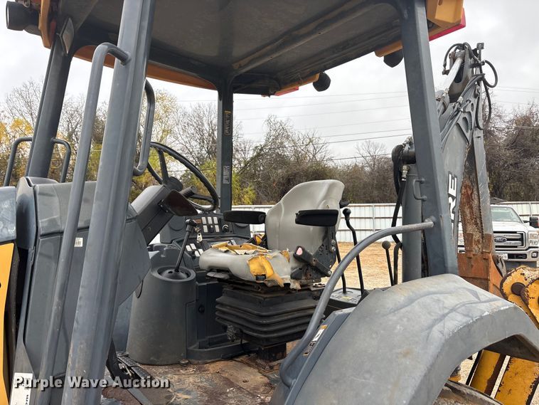image for item EA7900 2010 John Deere 310J backhoe