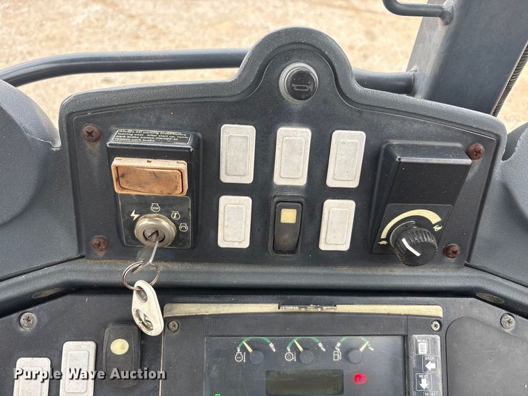 image for item EA7900 2010 John Deere 310J backhoe