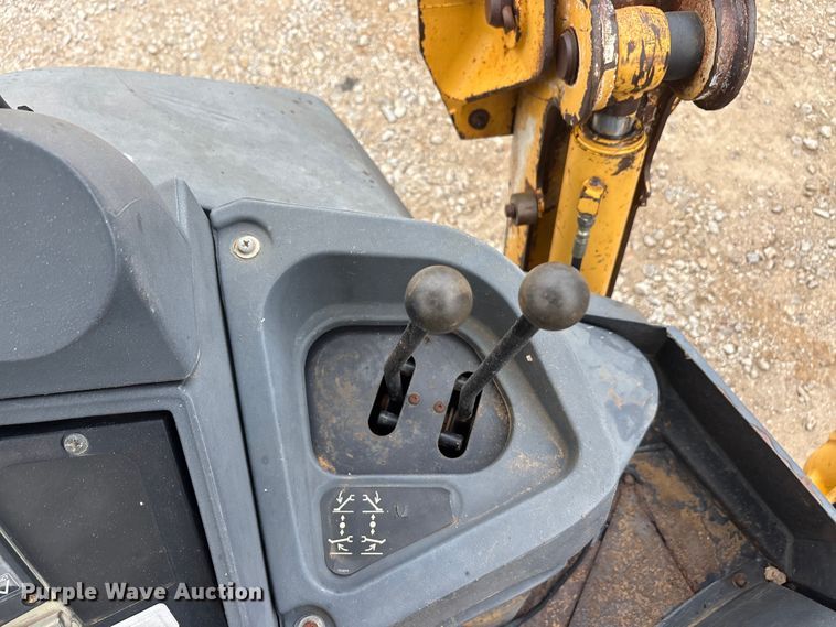 image for item EA7900 2010 John Deere 310J backhoe