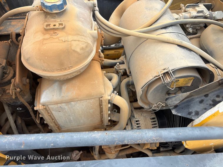 image for item EA7900 2010 John Deere 310J backhoe