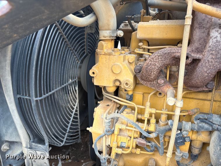 image for item EA7900 2010 John Deere 310J backhoe