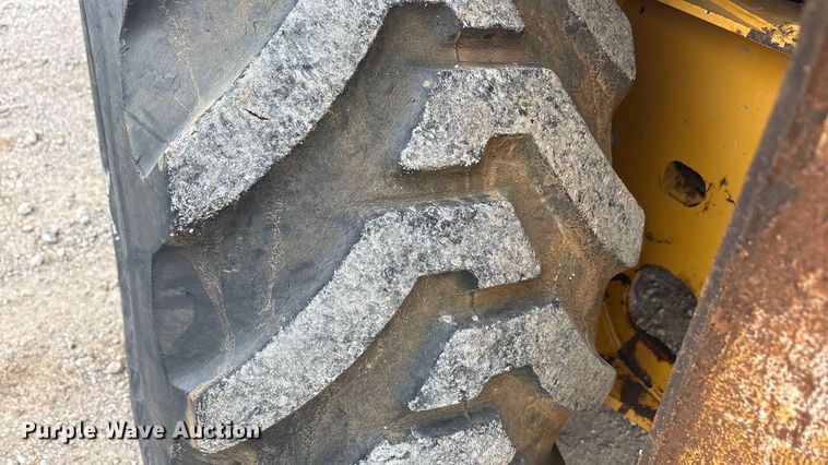 image for item EA7900 2010 John Deere 310J backhoe