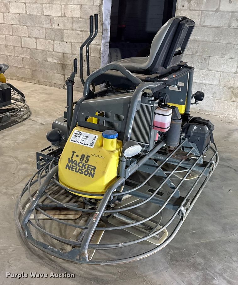image for item EC4526 2015 Wacker Neuson CRT48 power trowel