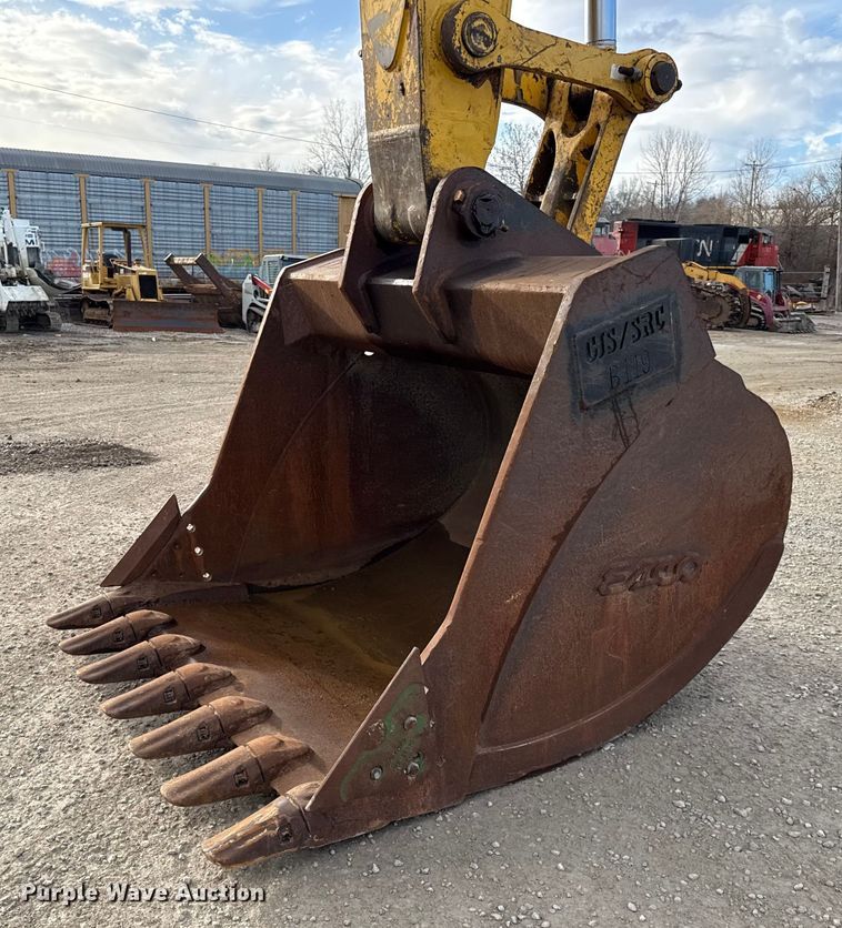 image for item EC4530 2015 Komatsu PC490LC-11 excavator