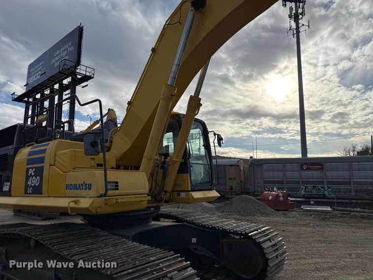 image for item EC4530 2015 Komatsu PC490LC-11 excavator