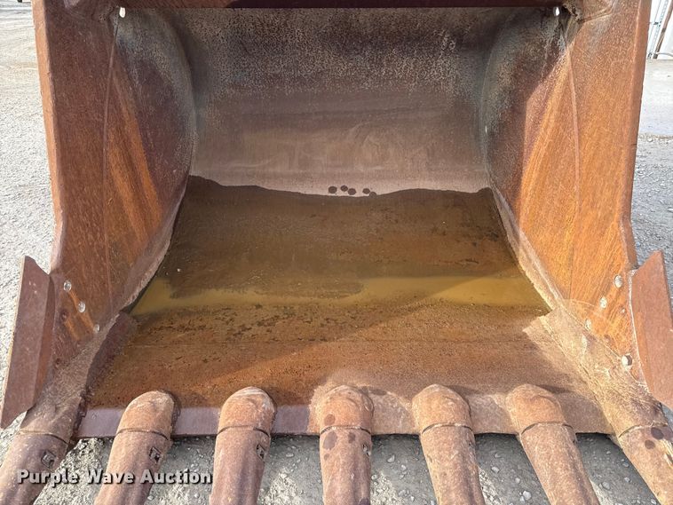 image for item EC4530 2015 Komatsu PC490LC-11 excavator