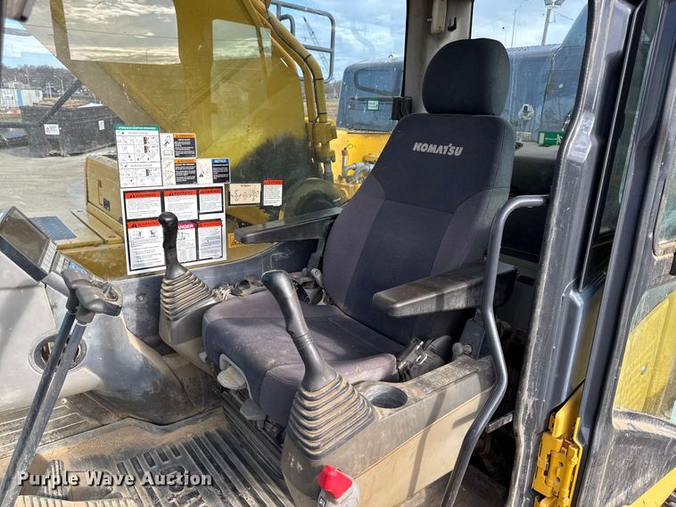 image for item EC4530 2015 Komatsu PC490LC-11 excavator