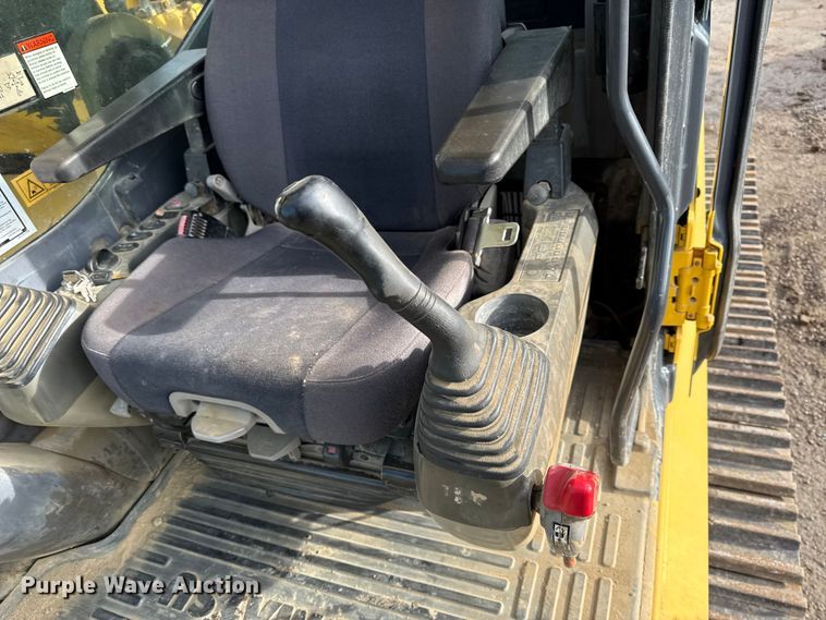 image for item EC4530 2015 Komatsu PC490LC-11 excavator