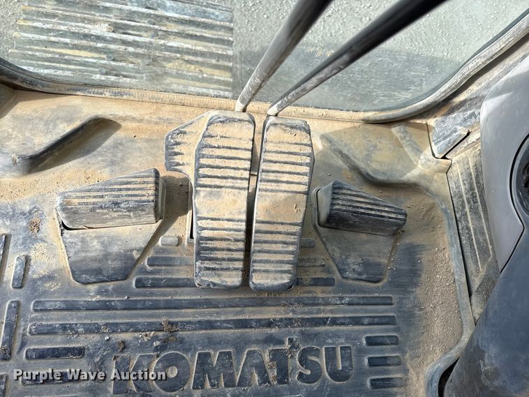 image for item EC4530 2015 Komatsu PC490LC-11 excavator