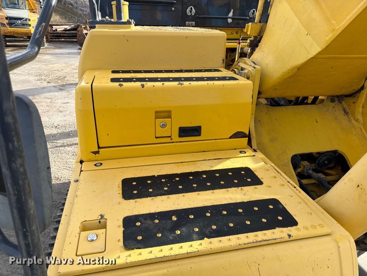 image for item EC4530 2015 Komatsu PC490LC-11 excavator