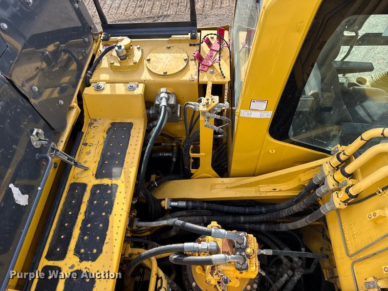 image for item EC4530 2015 Komatsu PC490LC-11 excavator