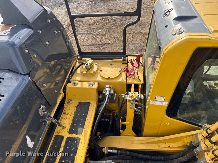 image for item EC4530 2015 Komatsu PC490LC-11 excavator