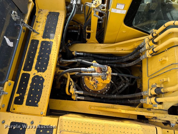 image for item EC4530 2015 Komatsu PC490LC-11 excavator