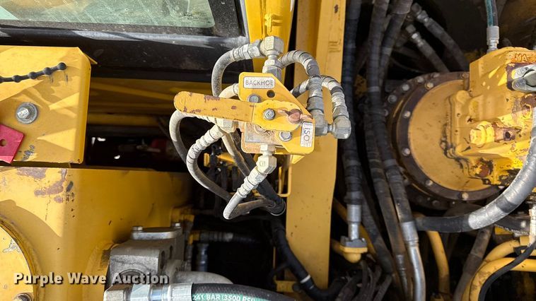image for item EC4530 2015 Komatsu PC490LC-11 excavator
