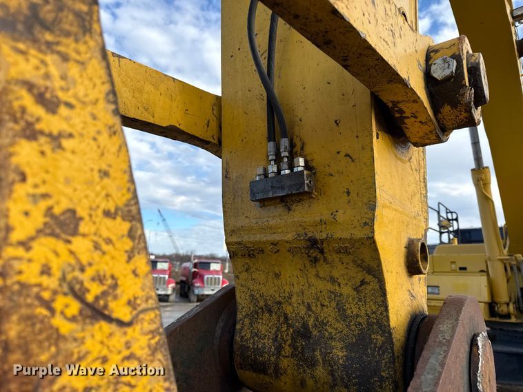 image for item EC4530 2015 Komatsu PC490LC-11 excavator