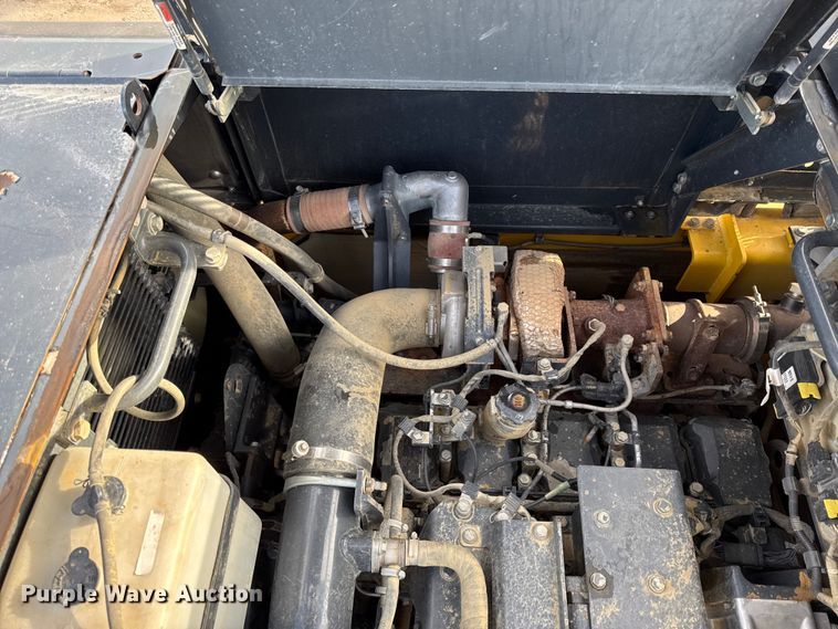 image for item EC4530 2015 Komatsu PC490LC-11 excavator