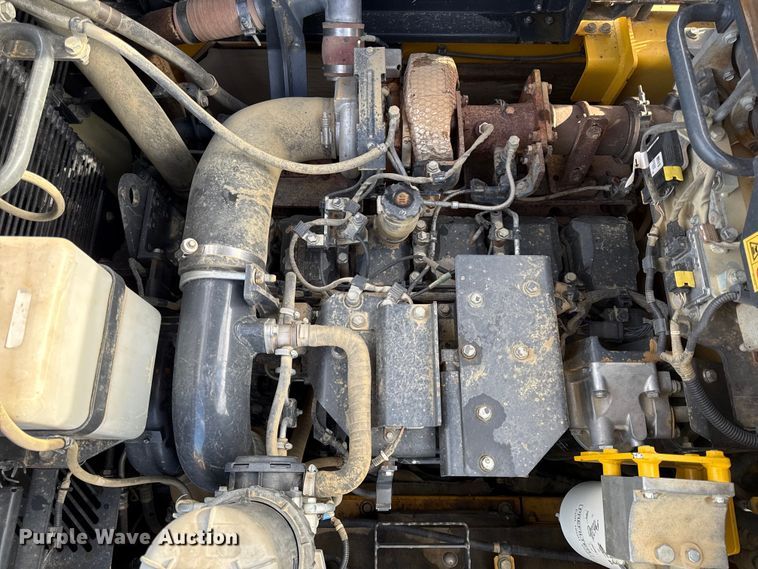 image for item EC4530 2015 Komatsu PC490LC-11 excavator