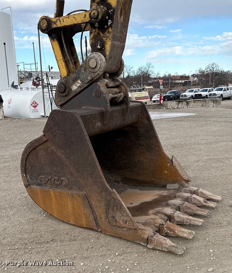 image for item EC4531 2002 Komatsu PC300LC-6 excavator