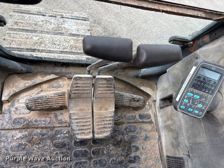 image for item EC4531 2002 Komatsu PC300LC-6 excavator