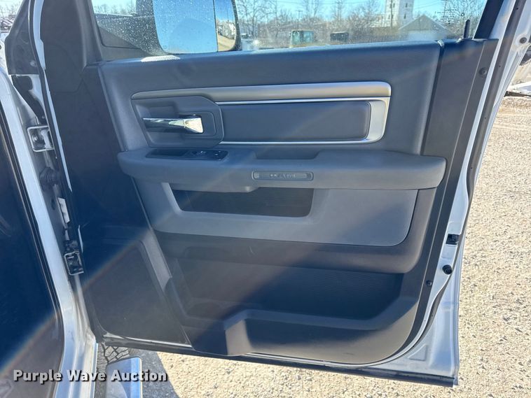 image for item EC4541 2017 RAM 2500 Crew Cab pickup truck