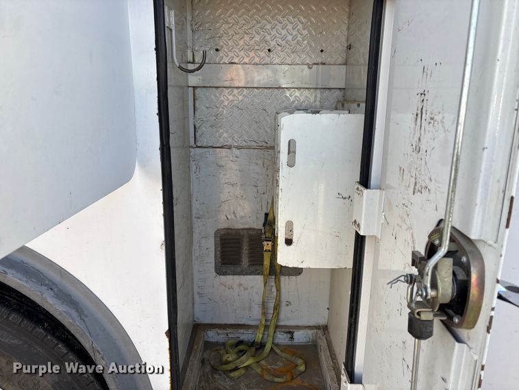 image for item EC8171 2008 Ford F650 Super Duty utility / service truck