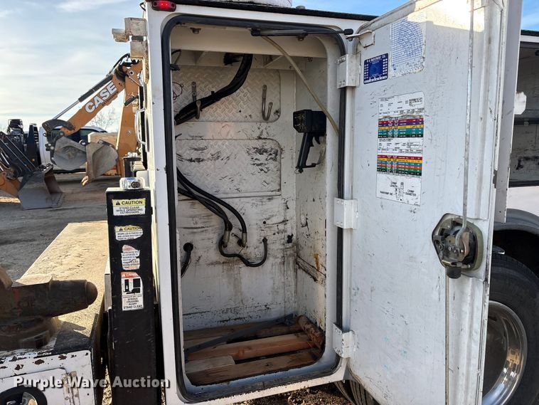 image for item EC8171 2008 Ford F650 Super Duty utility / service truck