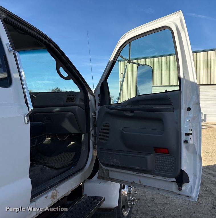 image for item EC8171 2008 Ford F650 Super Duty utility / service truck