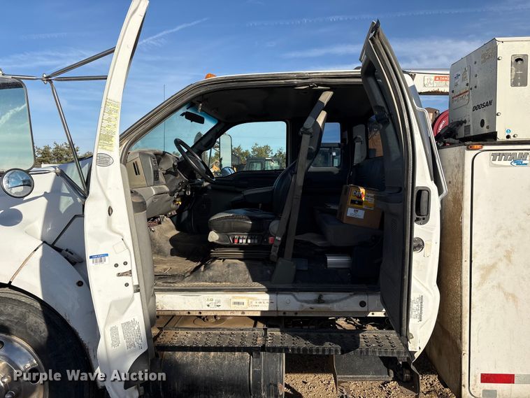 image for item EC8171 2008 Ford F650 Super Duty utility / service truck