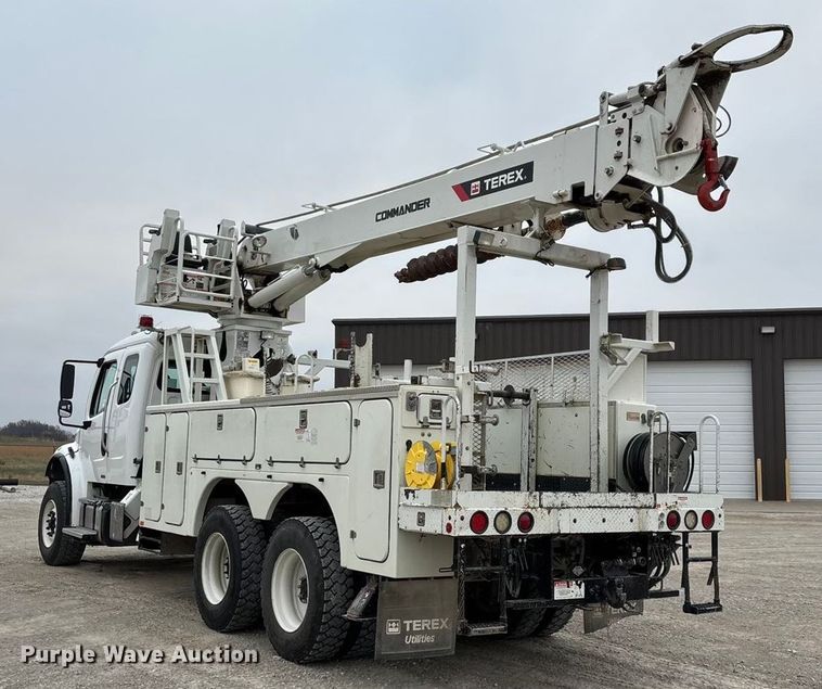 image for item ED2432 2012 Freightliner Business Class M2 digger derrick truck