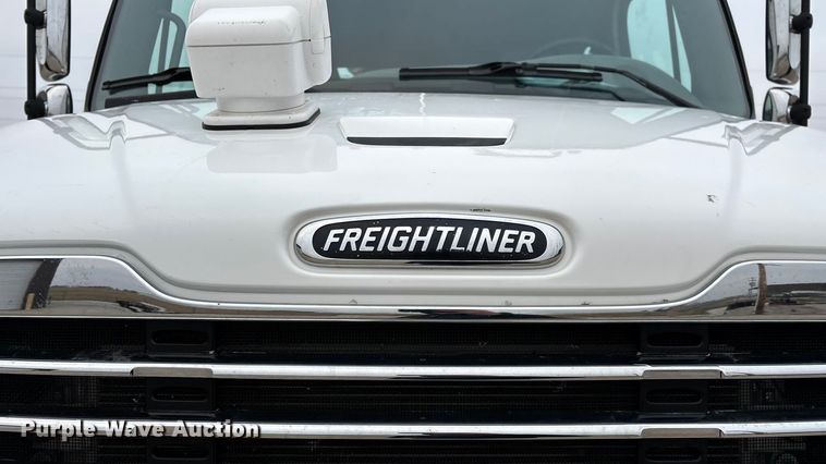 image for item ED2432 2012 Freightliner Business Class M2 digger derrick truck