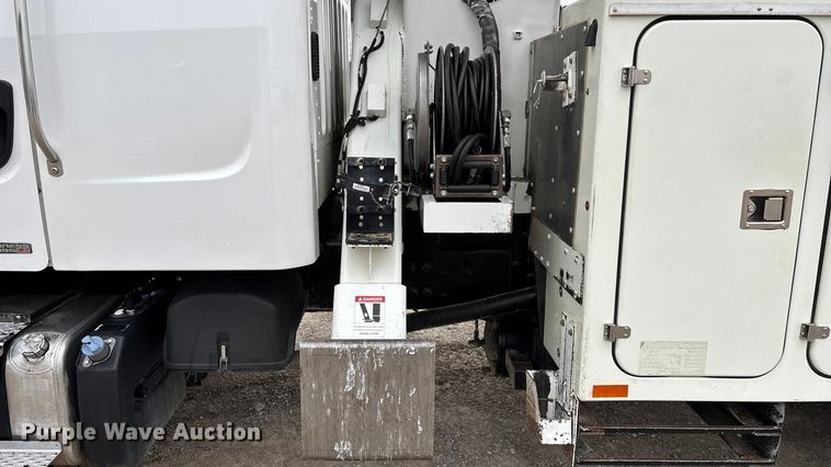 image for item ED2432 2012 Freightliner Business Class M2 digger derrick truck