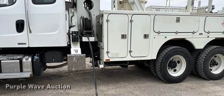 image for item ED2432 2012 Freightliner Business Class M2 digger derrick truck