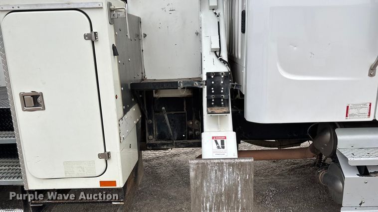 image for item ED2432 2012 Freightliner Business Class M2 digger derrick truck